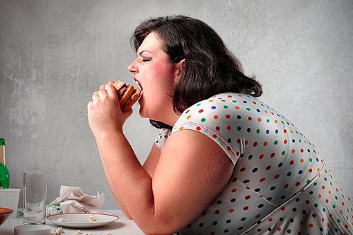 Эндокринологи связали лишний вес с ростом риска переломов у женщин