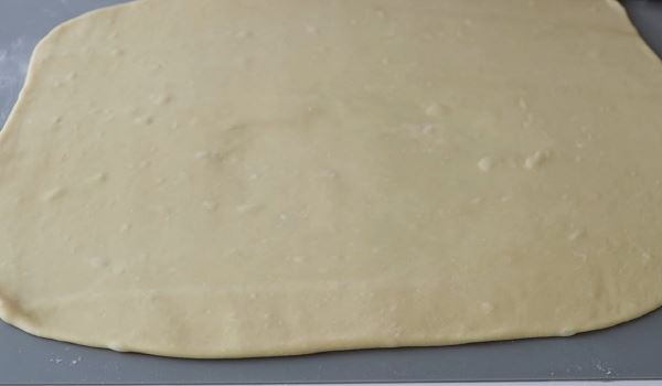 Батон-моток: пышный хлеб из слоеного теста