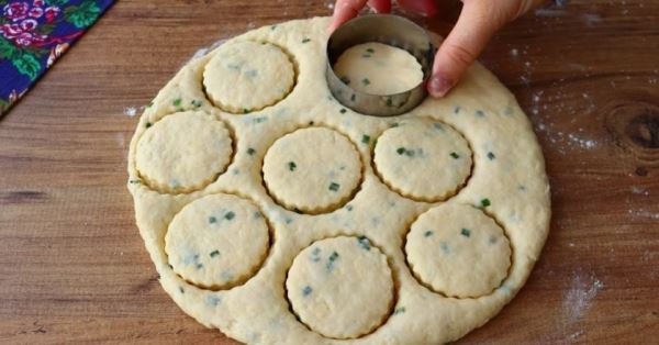 Домашнее печенье с зеленым луком: рецепт простой выпечки