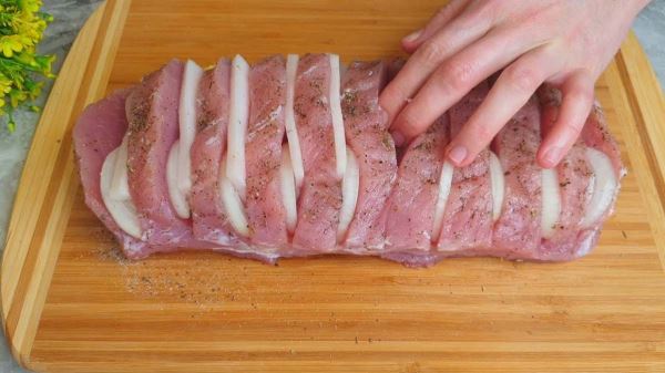 Свиной карбонад с салом в духовке: вместо шашлыка