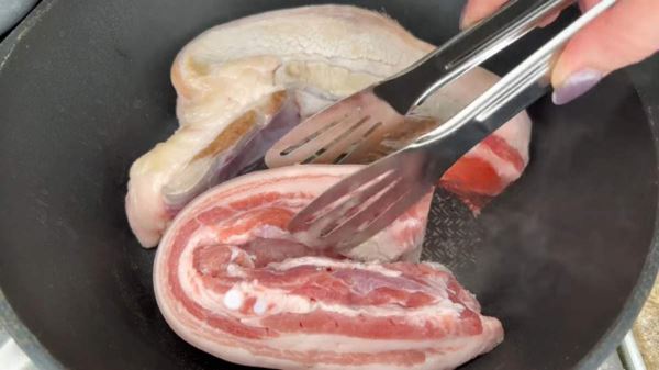 Жареная свиная грудинка: литовский рецепт с квасом